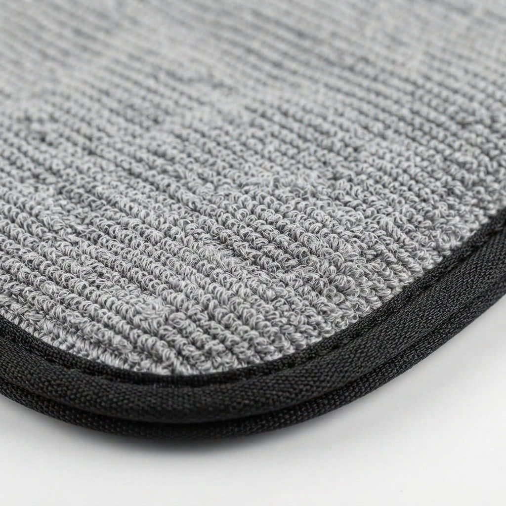 Pet hair mitt hand strap detail