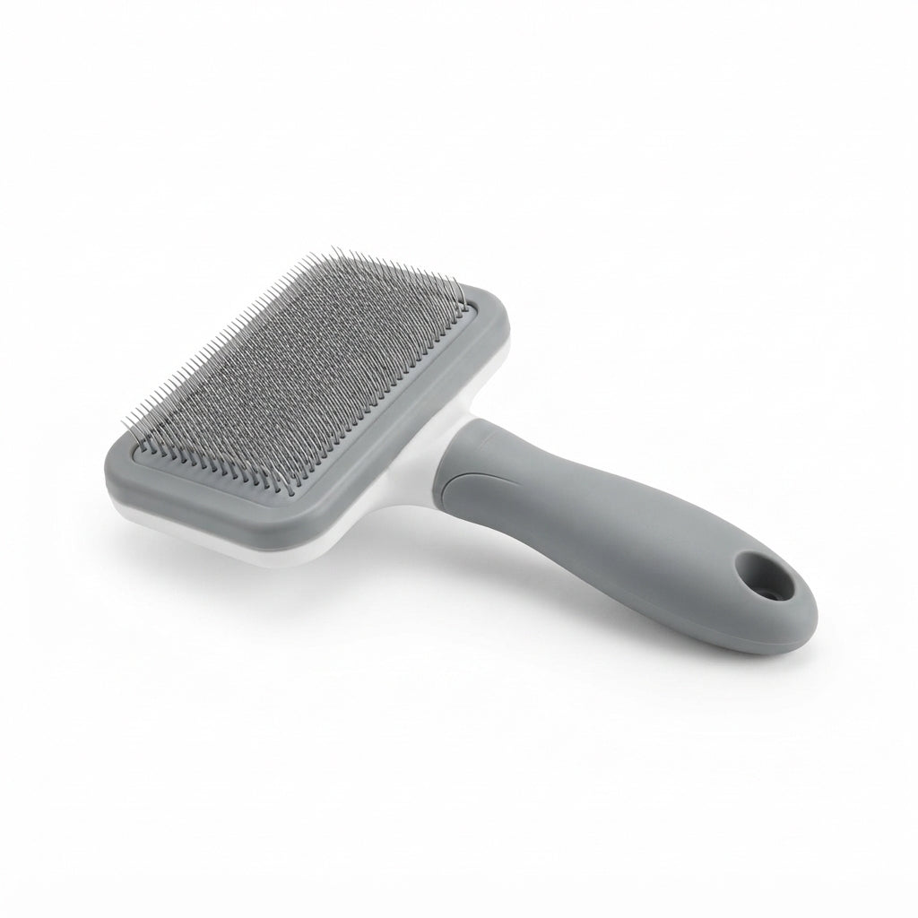 Fetch & Fuzz slicker brush for dogs with fine wire pins and grey handle
